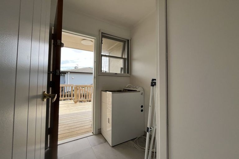 Photo of property in 138 Luckens Road, West Harbour, Auckland, 0618