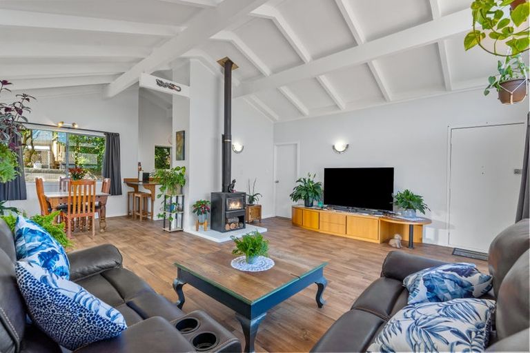 Photo of property in 12 Downer Street, Helensville, 0800