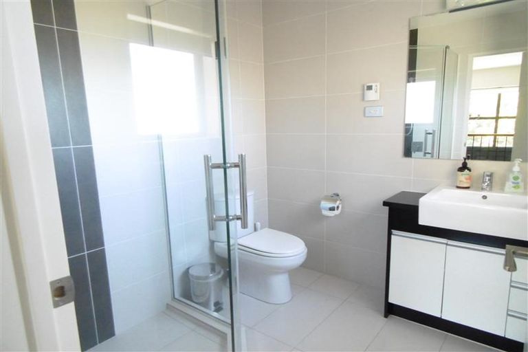 Photo of property in 11 Baker Street, Fairview Heights, Auckland, 0632