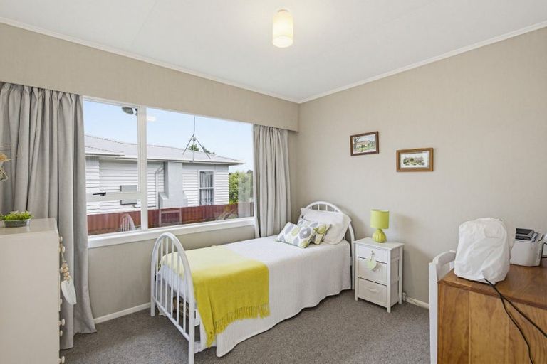 Photo of property in 24 Featherston Street, Levin, 5510