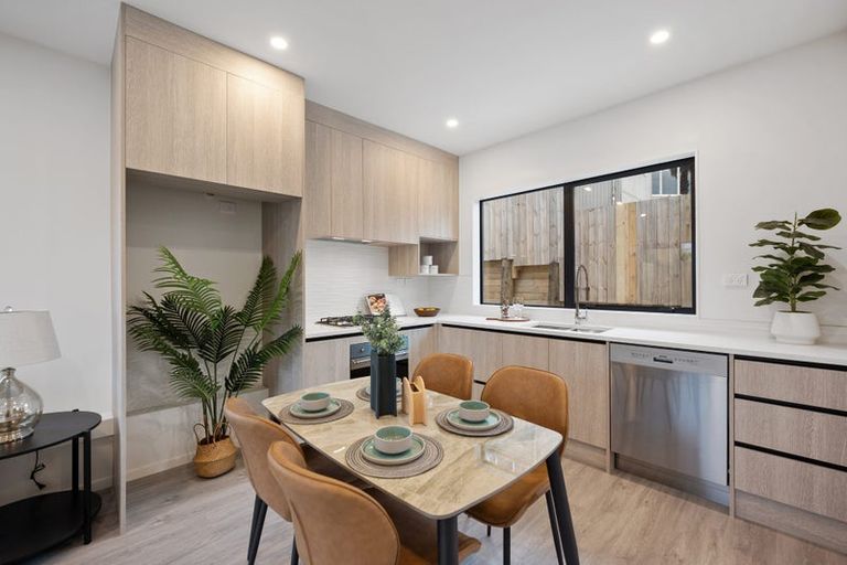 Photo of property in 33 Garadice Road, Rothesay Bay, Auckland, 0630