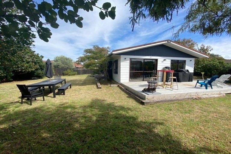 Photo of property in 75 Mazengarb Road, Paraparaumu Beach, Paraparaumu, 5032