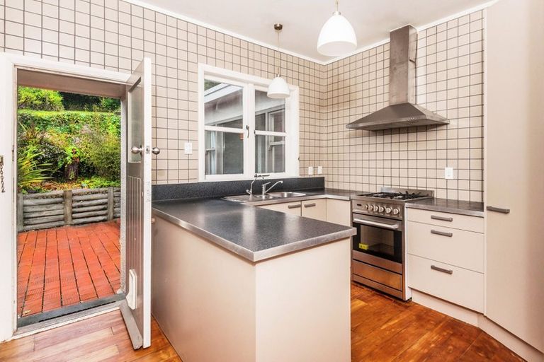 Photo of property in 27 Chesterton Street, Johnsonville, Wellington, 6037