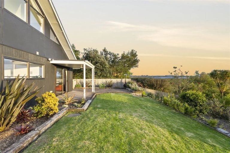 Photo of property in 44 Rewarewa Road, Te Atatu Peninsula, Auckland, 0610