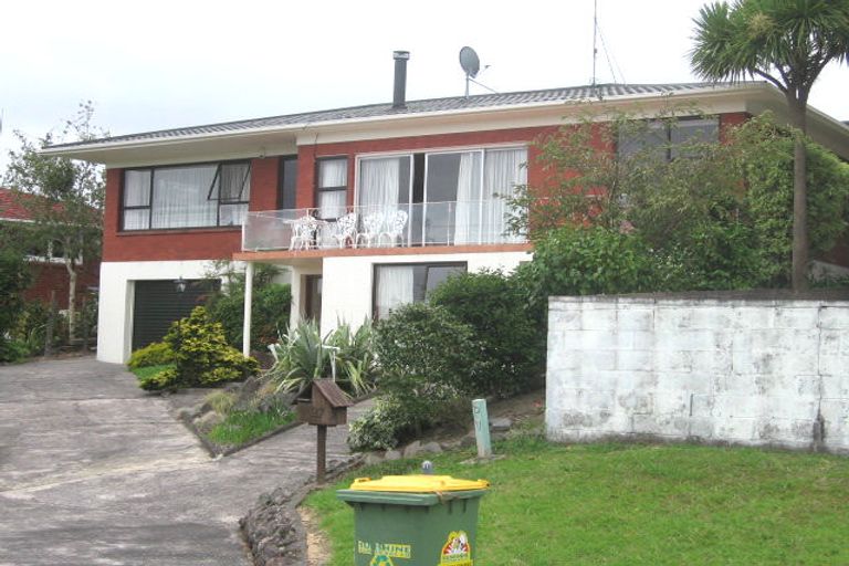 Photo of property in 27 Martin Crescent, Northcote, Auckland, 0627