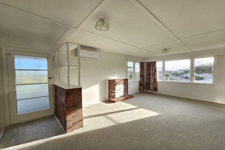 Photo of property in 57 Salford Street, Newlands, Wellington, 6037