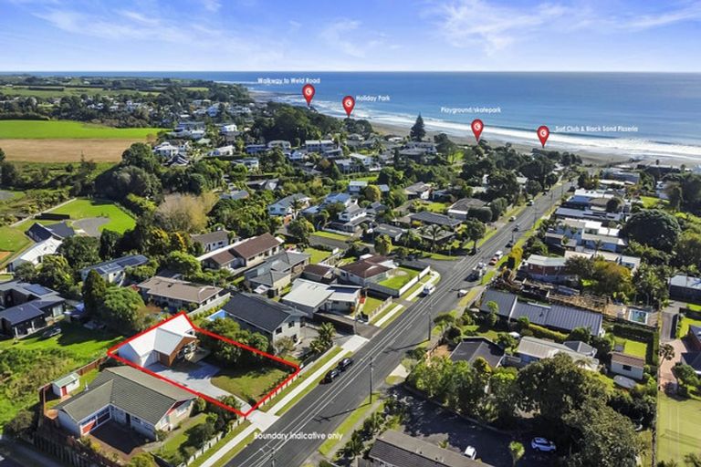 Photo of property in 52 Wairau Road, Oakura, 4314