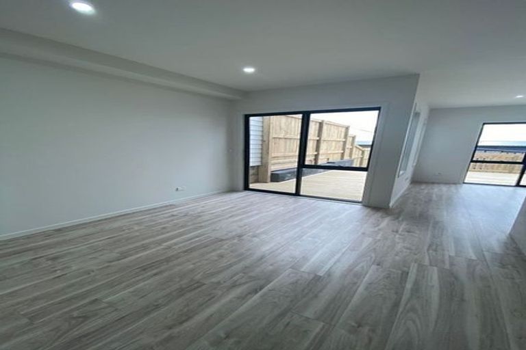 Photo of property in 6 Paina Crescent, Massey, Auckland, 0614