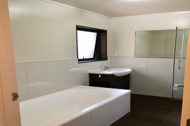 Photo of property in 2b Braemar Road, Castor Bay, Auckland, 0620