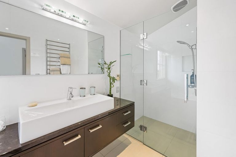 Photo of property in 2/2 Clifton Road, Hauraki, Auckland, 0622