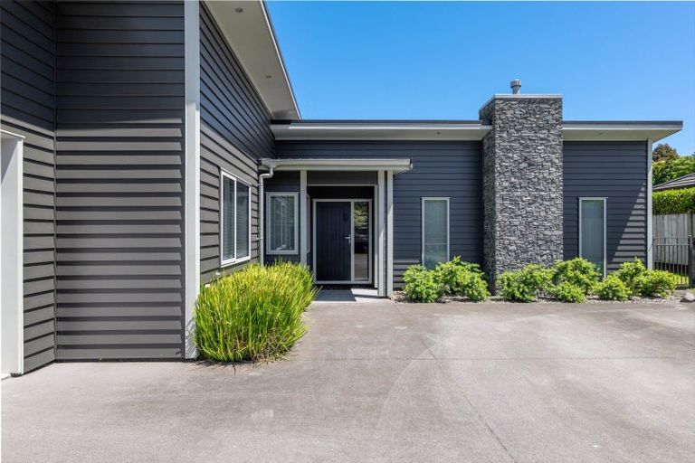 Photo of property in 20 Fernbrook Drive, Hurworth, New Plymouth, 4310