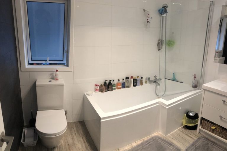 Photo of property in 40 Tamahere Drive, Glenfield, Auckland, 0629