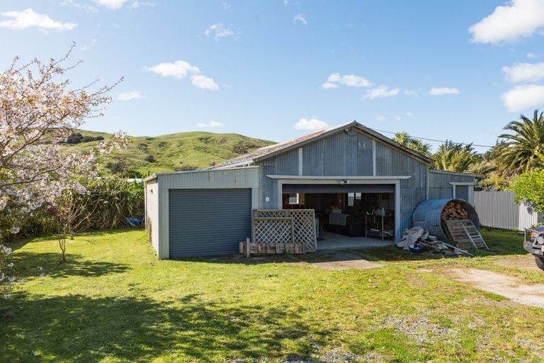 Photo of property in 15 Keppel Street, Porangahau, 4291
