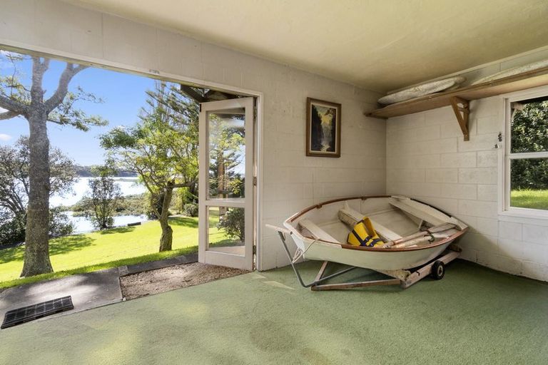 Photo of property in 5 Chapman Road, Te Atatu Peninsula, Auckland, 0610