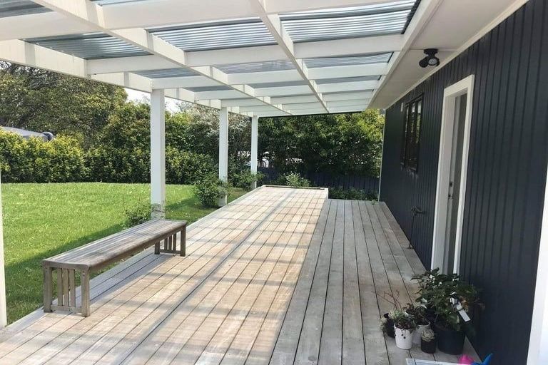 Photo of property in 5 Holiday Road, Stanmore Bay, Whangaparaoa, 0932