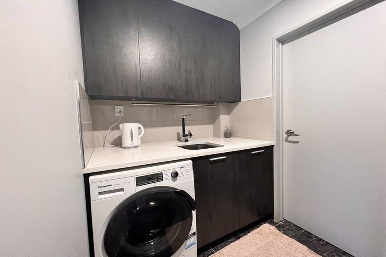 Photo of property in 6b Rippleside Place, Pahurehure, Papakura, 2113