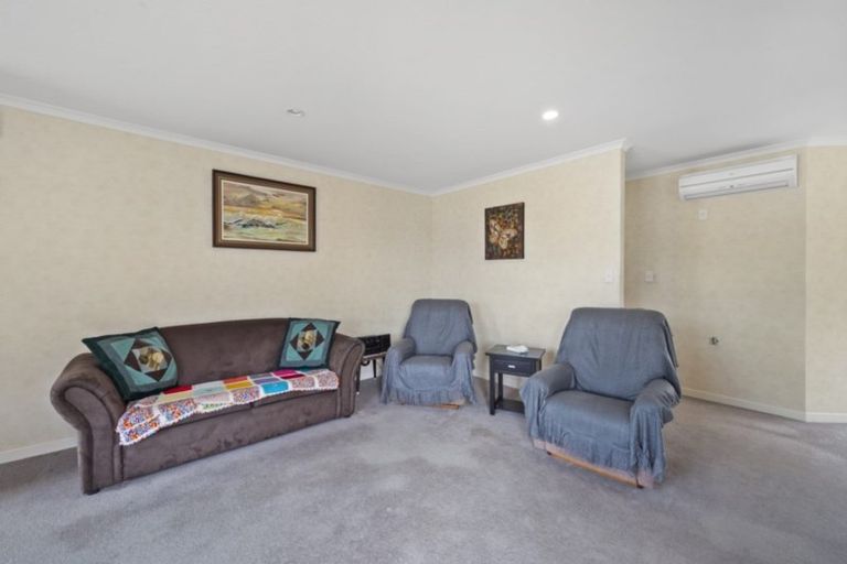 Photo of property in 28 Sovereign Isle Lane, Rototuna, Hamilton, 3210