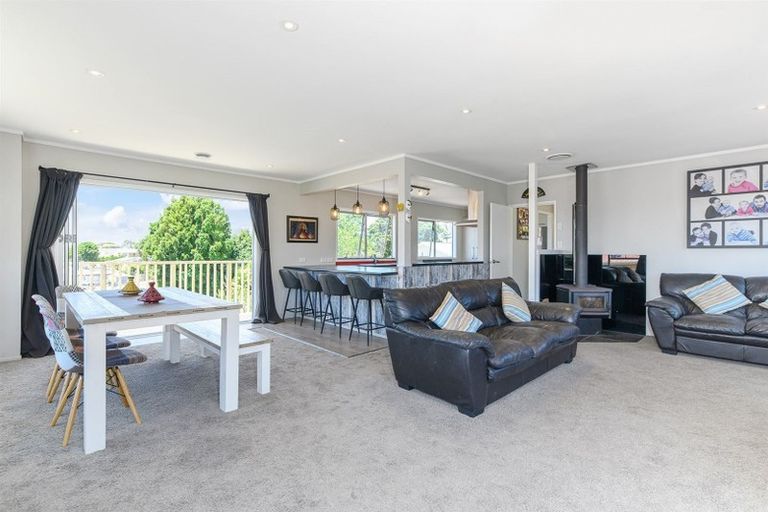 Photo of property in 112 Lincoln Park Avenue, Massey, Auckland, 0614