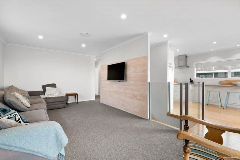 Photo of property in 31 Rosario Crescent, Red Beach, 0932