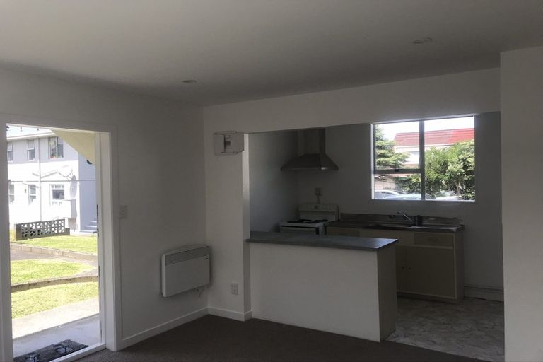 Photo of property in 21/125u Queens Drive, Lyall Bay, Wellington, 6022