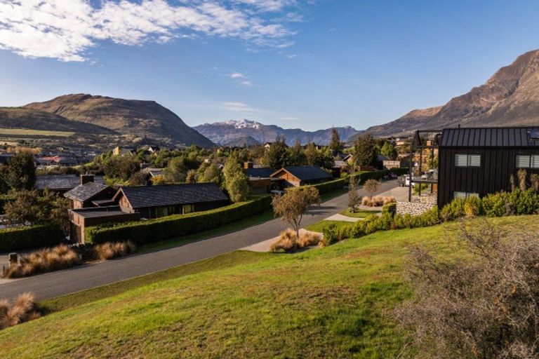 Photo of property in 11 Rannoch Drive, Jacks Point, Queenstown, 9371