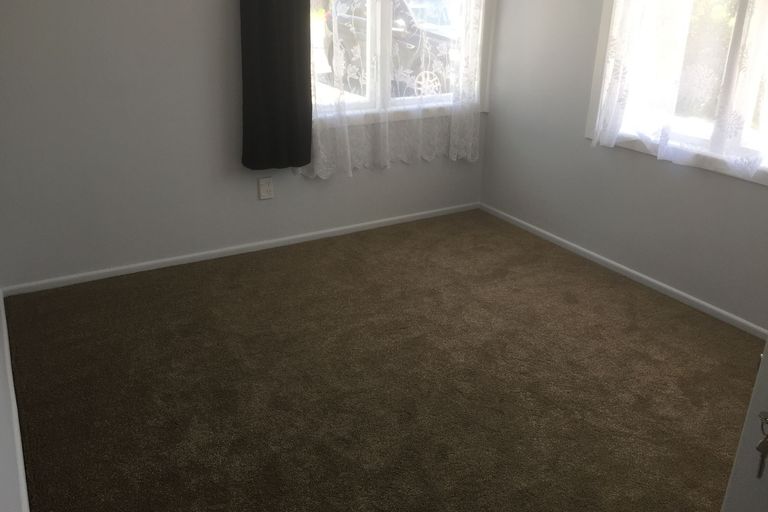 Photo of property in 28 Edwards Avenue, Henderson, Auckland, 0610