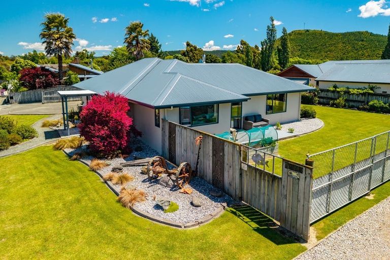 Photo of property in 2 Mayer Crescent, Wakefield, 7025