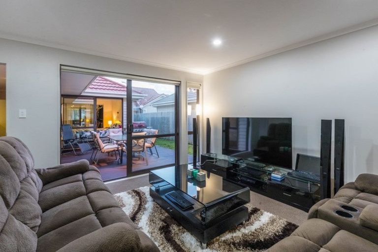 Photo of property in 20 Tarapiroe Avenue, Takanini, 2112