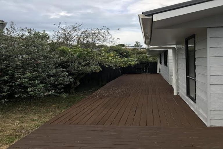 Photo of property in 2/23 Camelot Place, Glenfield, Auckland, 0629