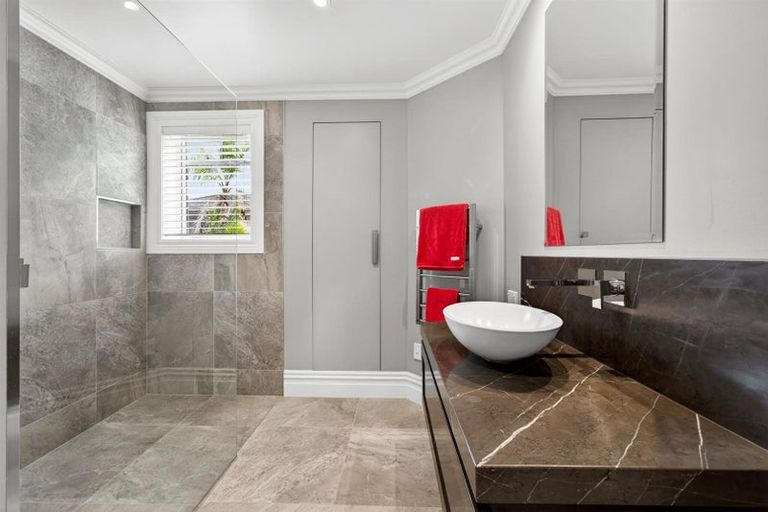 Photo of property in 27 Muritai Road, Milford, Auckland, 0620