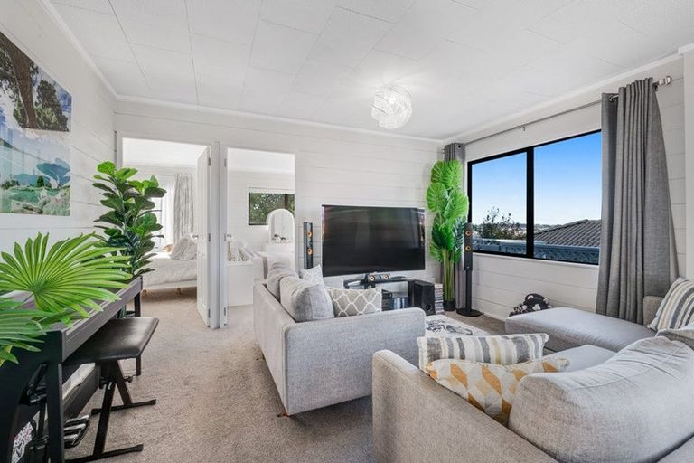 Photo of property in 57a Wade River Road, Stanmore Bay, Whangaparaoa, 0932