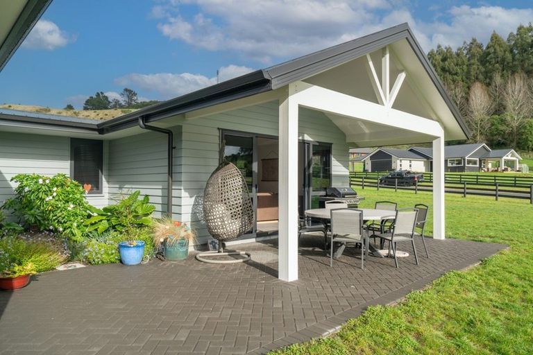 Photo of property in 11 Lochinvar Lane, Acacia Bay, Taupo, 3385
