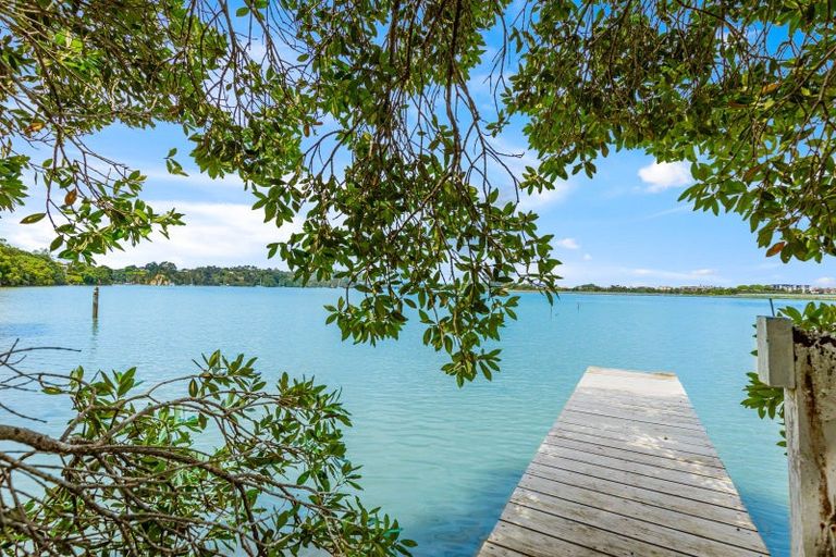 Photo of property in 27 Ferry Parade, Herald Island, Auckland, 0618