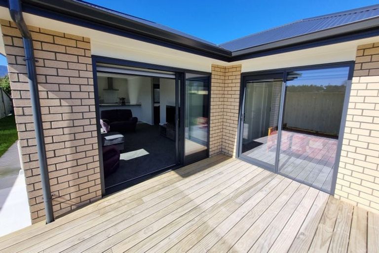 Photo of property in 8 Enereta Road, Otaki, 5512