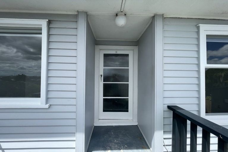 Photo of property in 98 Tirimoana Road, Te Atatu South, Auckland, 0602