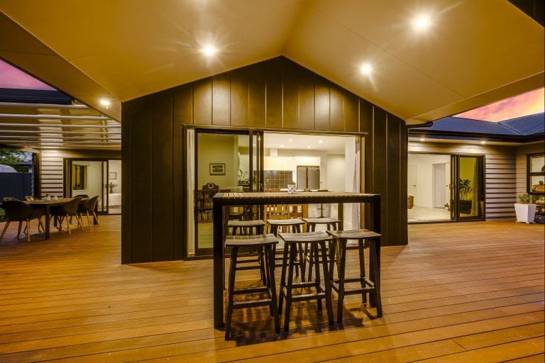 Photo of property in 16 Napier Street, Jervoistown, Napier, 4112