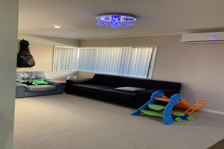 Photo of property in 9 Kalmore Place, Flat Bush, Auckland, 2016