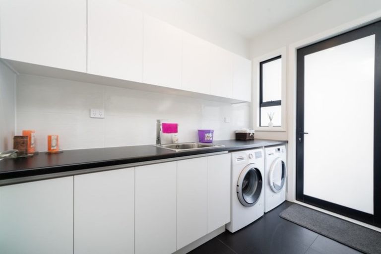 Photo of property in 22 Kahuparere Crescent, Pyes Pa, Tauranga, 3112