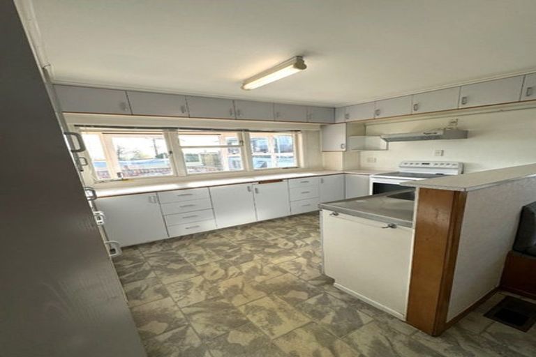 Photo of property in 4176 Great North Road, Glendene, Auckland, 0602