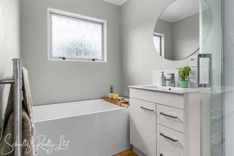Photo of property in 15 Bickerstaffe Road, Maungaturoto, 0520