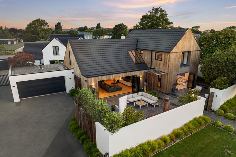 Photo of property in 2 Wairarapa Terrace, Merivale, Christchurch, 8014