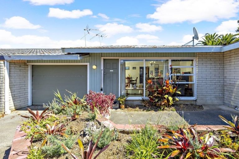 Photo of property in 2/24 Central Avenue, Papatoetoe, Auckland, 2025