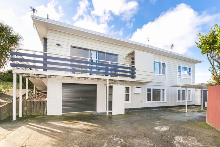 Photo of property in 56 Stewart Drive, Newlands, Wellington, 6037