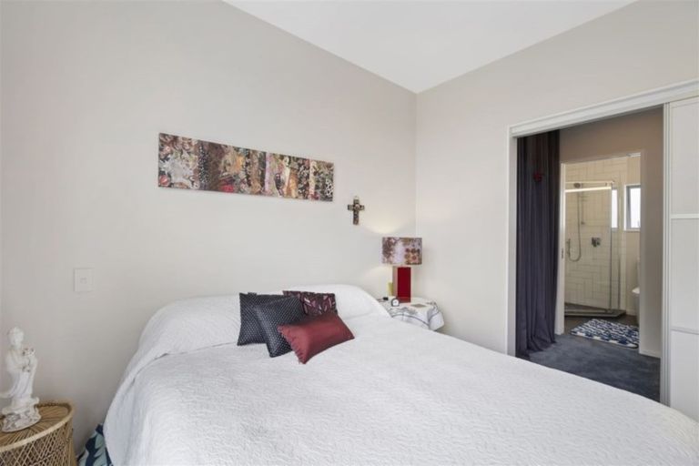 Photo of property in 14a Holiday Road, Stanmore Bay, Whangaparaoa, 0932