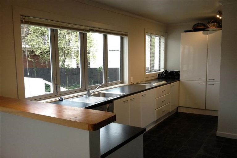 Photo of property in 15 Marsh Avenue, Forrest Hill, Auckland, 0620