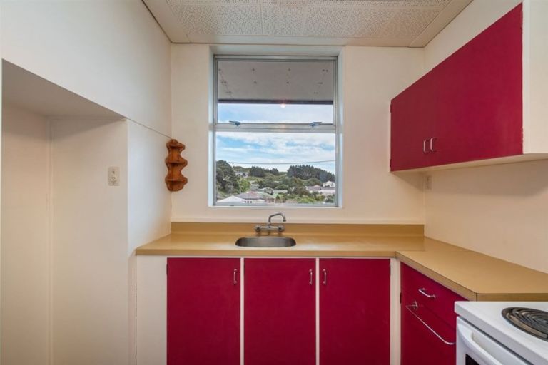 Photo of property in Beresford Apartments, 18/118u Russell Terrace, Berhampore, Wellington, 6023