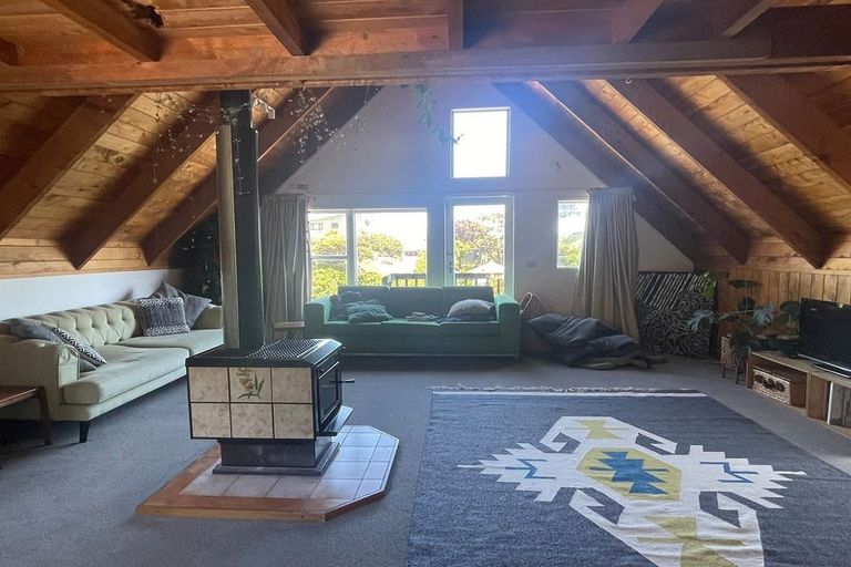 Photo of property in 352 Motutara Road, Muriwai, 0881