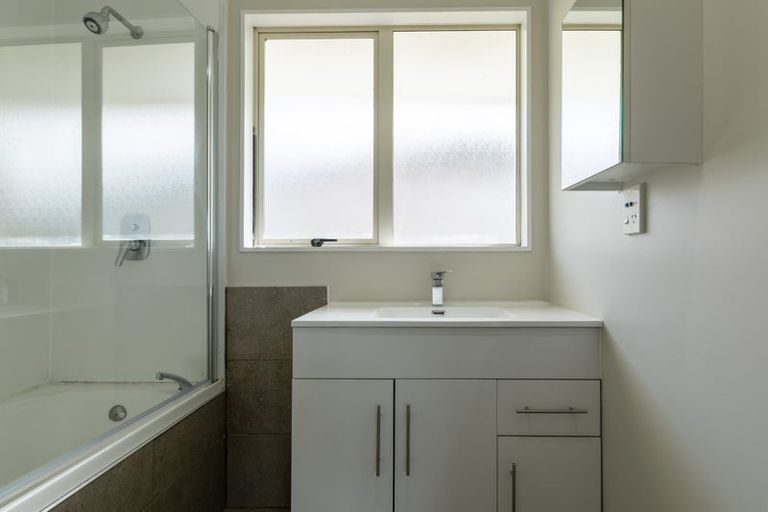 Photo of property in 100e Parrs Cross Road, Henderson, Auckland, 0612
