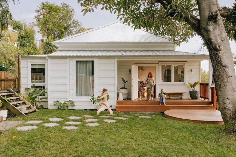 Photo of property in 5 Denholm Road, Hospital Hill, Napier, 4110