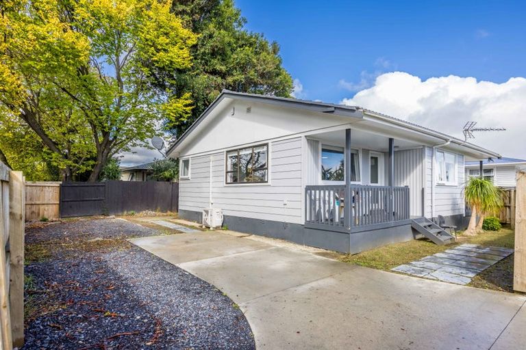 Photo of property in 381 Roscommon Road, Clendon Park, Auckland, 2103
